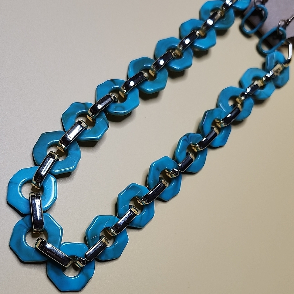 Elegant Blue Chain Necklace and Earring Set - Picture 3 of 3